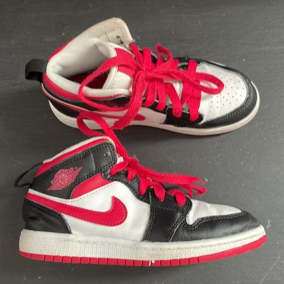 Nike Air Jordan 1 Mid Very Berry-white (ps) Size 13c Style 640734 016 - Picture 9 of 11